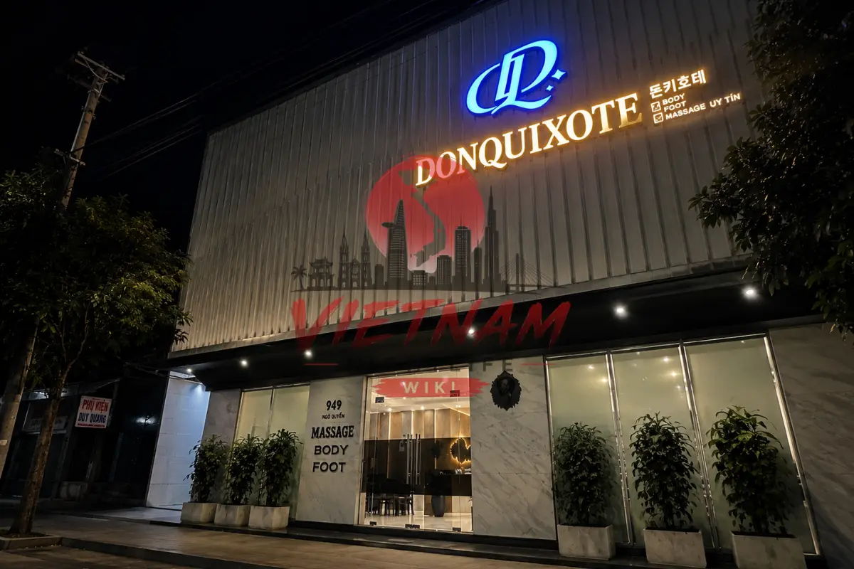 다낭 돈키호테 마사지 응오꾸옌 단독 대형 매장 외관 전경 — DQ 로고 LED 간판과 대리석 통유리 입구