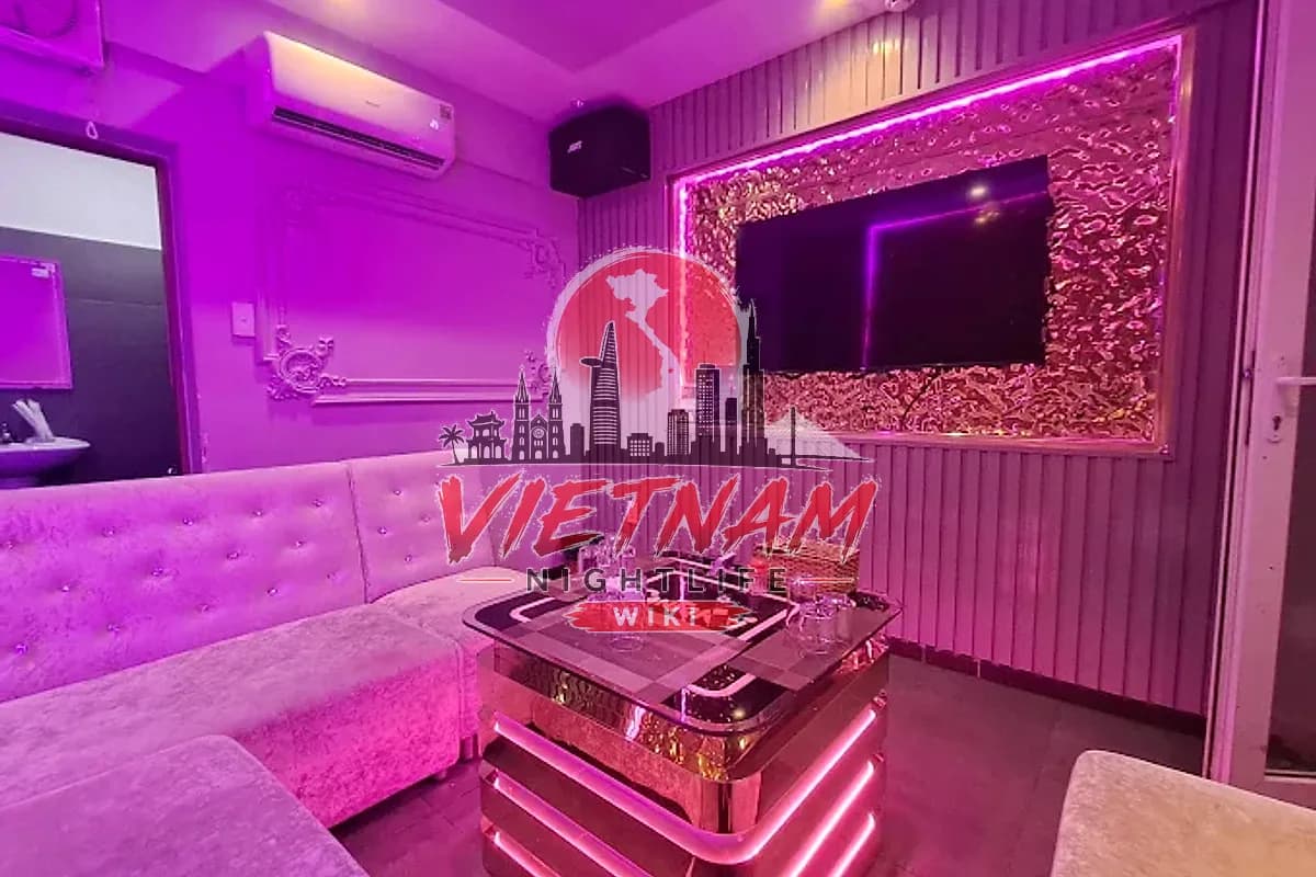 호치민 산토끼 가라오케 대형 TV와 웨이브 패널 프레임, 핑크 조명 룸